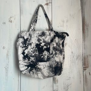 Pink, Victoria’s Secret tote bag cream in black color